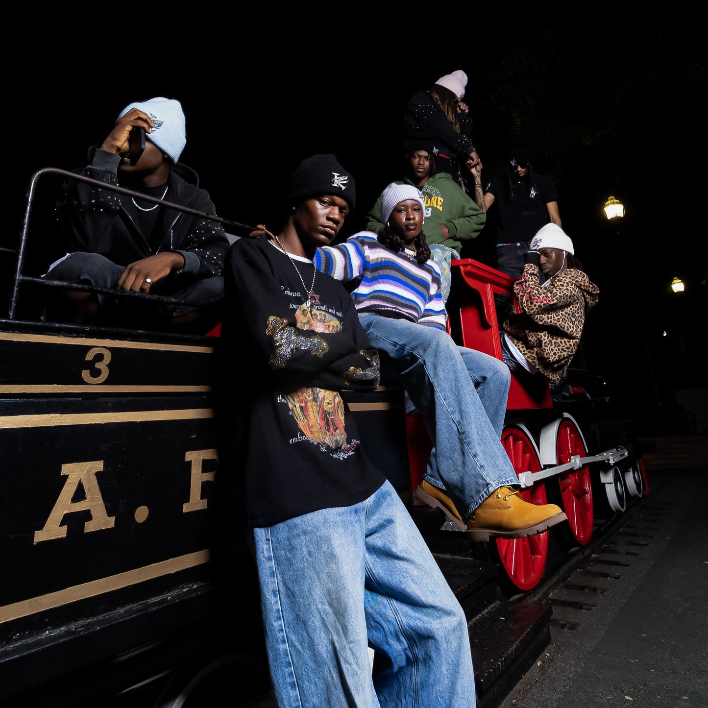 CRYSTAL LOGO KNIT BEANIES